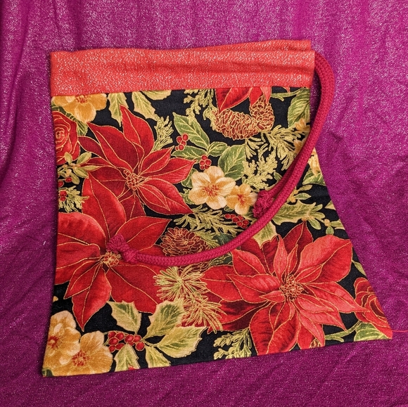 Reusable fabric Christmas poinsettia giftbag- red and gold sparkle - Picture 2 of 4